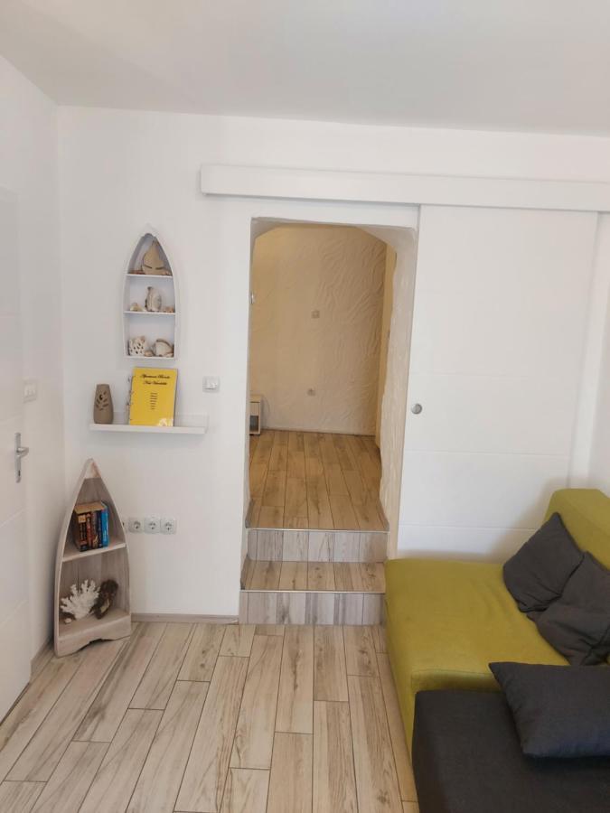 Apartmant Bionda Novi Vinodolski, Cozy And Nice Apartment For 4 People In The City Center Exterior photo