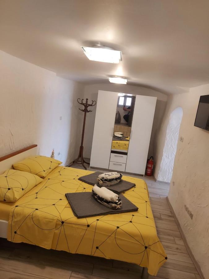 Apartmant Bionda Novi Vinodolski, Cozy And Nice Apartment For 4 People In The City Center Exterior photo