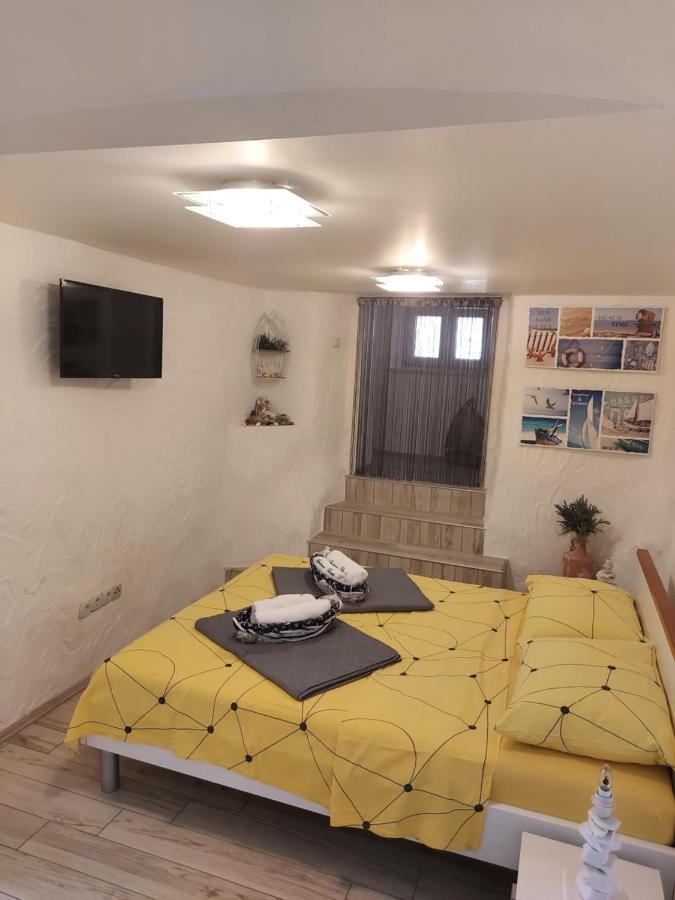 Apartmant Bionda Novi Vinodolski, Cozy And Nice Apartment For 4 People In The City Center Exterior photo