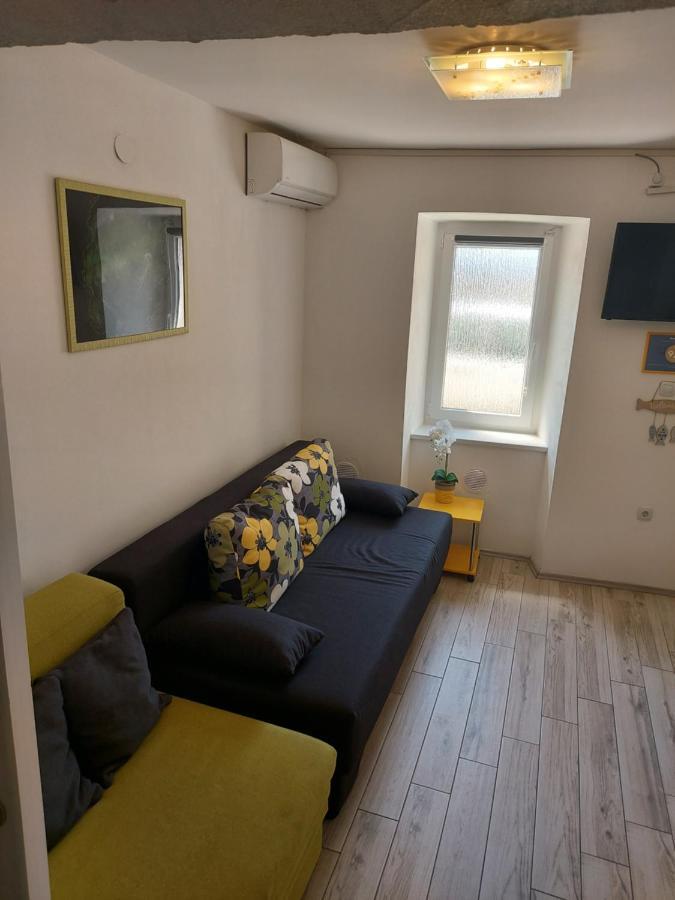 Apartmant Bionda Novi Vinodolski, Cozy And Nice Apartment For 4 People In The City Center Exterior photo