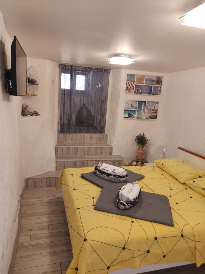 Apartmant Bionda Novi Vinodolski, Cozy And Nice Apartment For 4 People In The City Center Exterior photo