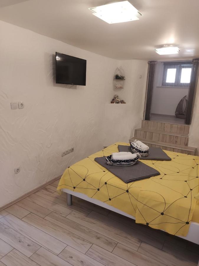 Apartmant Bionda Novi Vinodolski, Cozy And Nice Apartment For 4 People In The City Center Exterior photo