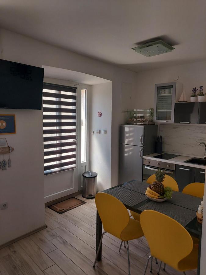 Apartmant Bionda Novi Vinodolski, Cozy And Nice Apartment For 4 People In The City Center Exterior photo