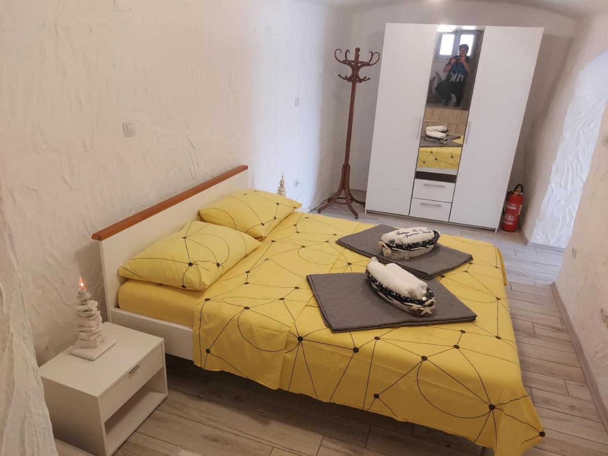 Apartmant Bionda Novi Vinodolski, Cozy And Nice Apartment For 4 People In The City Center Exterior photo