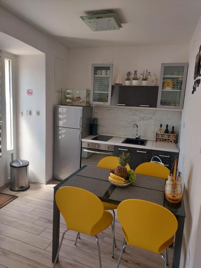 Apartmant Bionda Novi Vinodolski, Cozy And Nice Apartment For 4 People In The City Center Exterior photo