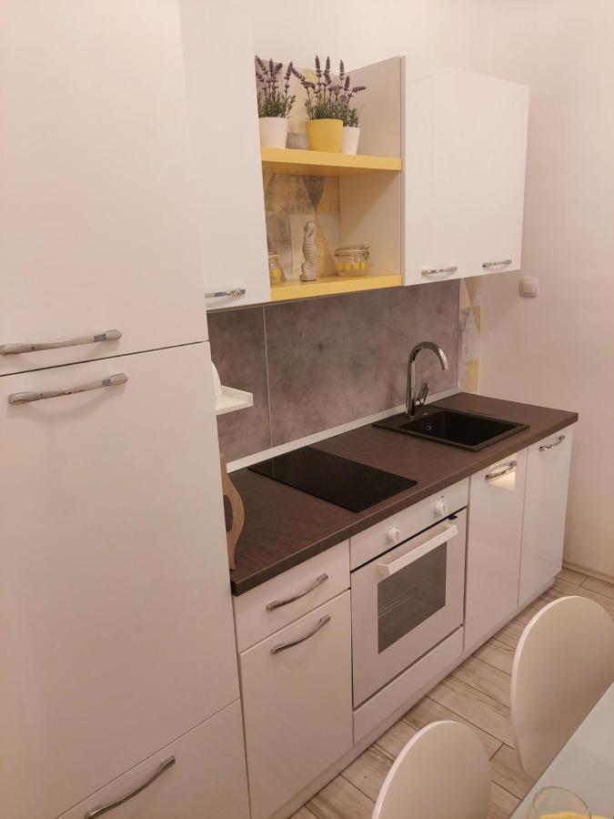 Apartmant Bionda Novi Vinodolski, Cozy And Nice Apartment For 4 People In The City Center Exterior photo