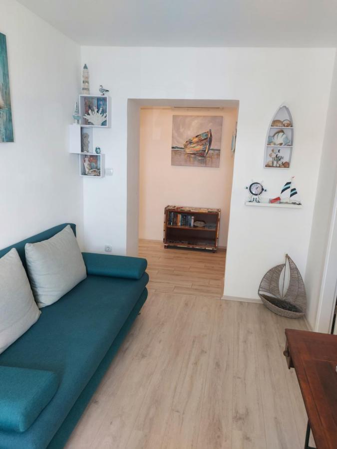 Apartmant Bionda Novi Vinodolski, Cozy And Nice Apartment For 4 People In The City Center Exterior photo