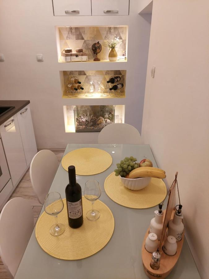 Apartmant Bionda Novi Vinodolski, Cozy And Nice Apartment For 4 People In The City Center Exterior photo