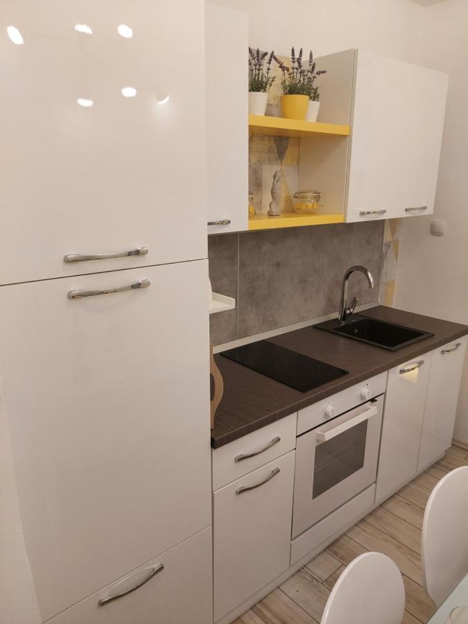 Apartmant Bionda Novi Vinodolski, Cozy And Nice Apartment For 4 People In The City Center Exterior photo