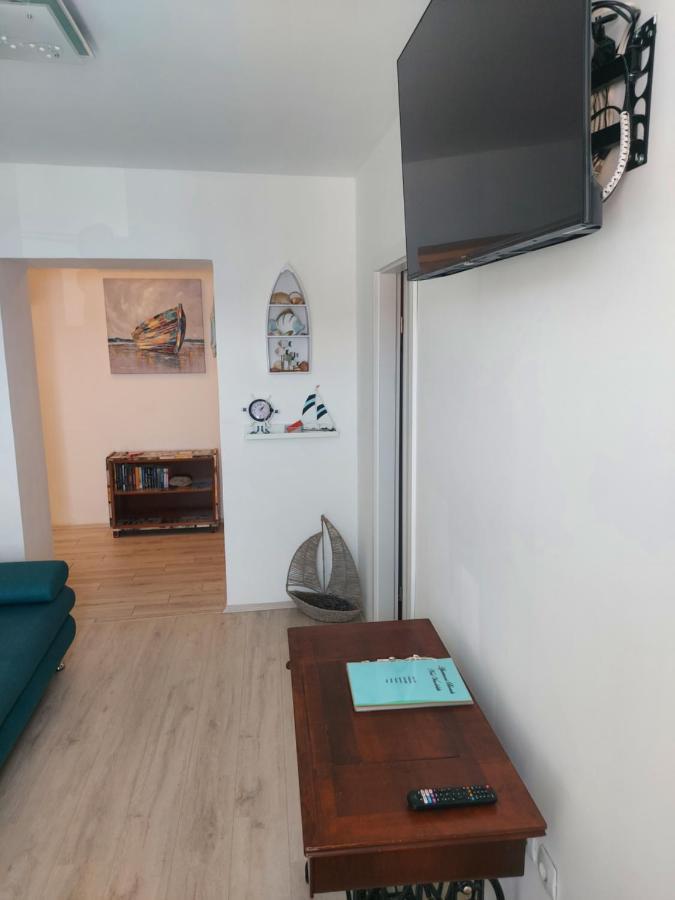 Apartmant Bionda Novi Vinodolski, Cozy And Nice Apartment For 4 People In The City Center Exterior photo