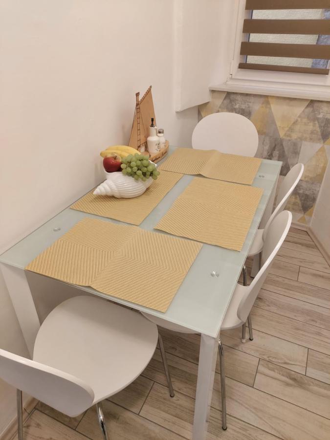 Apartmant Bionda Novi Vinodolski, Cozy And Nice Apartment For 4 People In The City Center Exterior photo