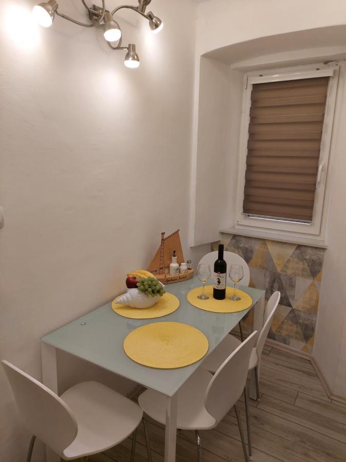 Apartmant Bionda Novi Vinodolski, Cozy And Nice Apartment For 4 People In The City Center Exterior photo