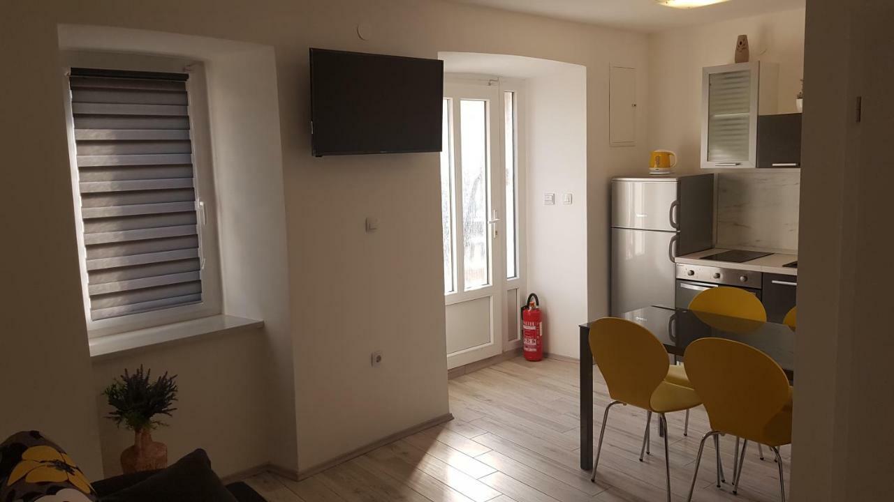 Apartmant Bionda Novi Vinodolski, Cozy And Nice Apartment For 4 People In The City Center Exterior photo