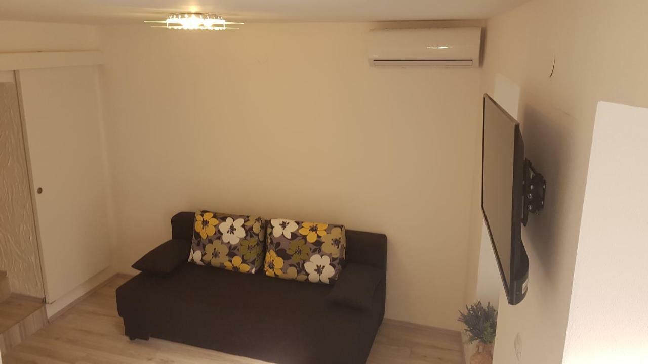 Apartmant Bionda Novi Vinodolski, Cozy And Nice Apartment For 4 People In The City Center Exterior photo